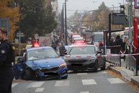 Hromadná nehoda v centru Prahy: U Palackého náměstí do sebe vrazilo 6 aut, na místě byli zranění