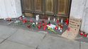 Dne 11. března spáchal před ministerstvem zdravotnictví 50letý muž sebevraždu. O den později na místě tragédie vzniklo pietní místo, lidé nosili svíčky i květiny. Některé ze vzkazů dávaly mužův skon do souvislostí s protiepidemickými vládními opatřeními.