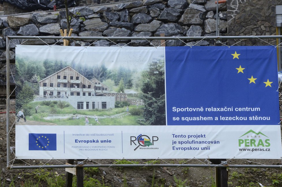 Evropské dotace zřejmě zmizely v Palasově sídle.