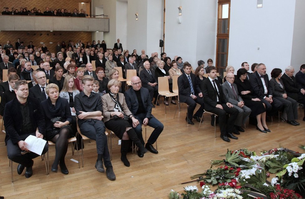 Na pohřeb Emila Palečka se do Brna sjeli vědecké kapacity a rodinní přátelé z celého Česka.