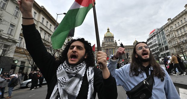Na podporu Palestiny se na pražském náměstí Míru sešly stovky lidí