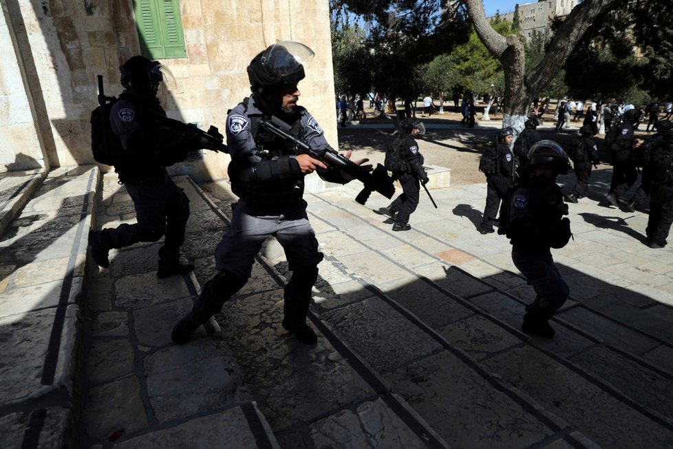 ři střetech mezi Palestinci a izraelskými bezpečnostními složkami dnes na Chrámové hoře v Jeruzalémě utrpělo zranění nejméně 14 muslimských věřících