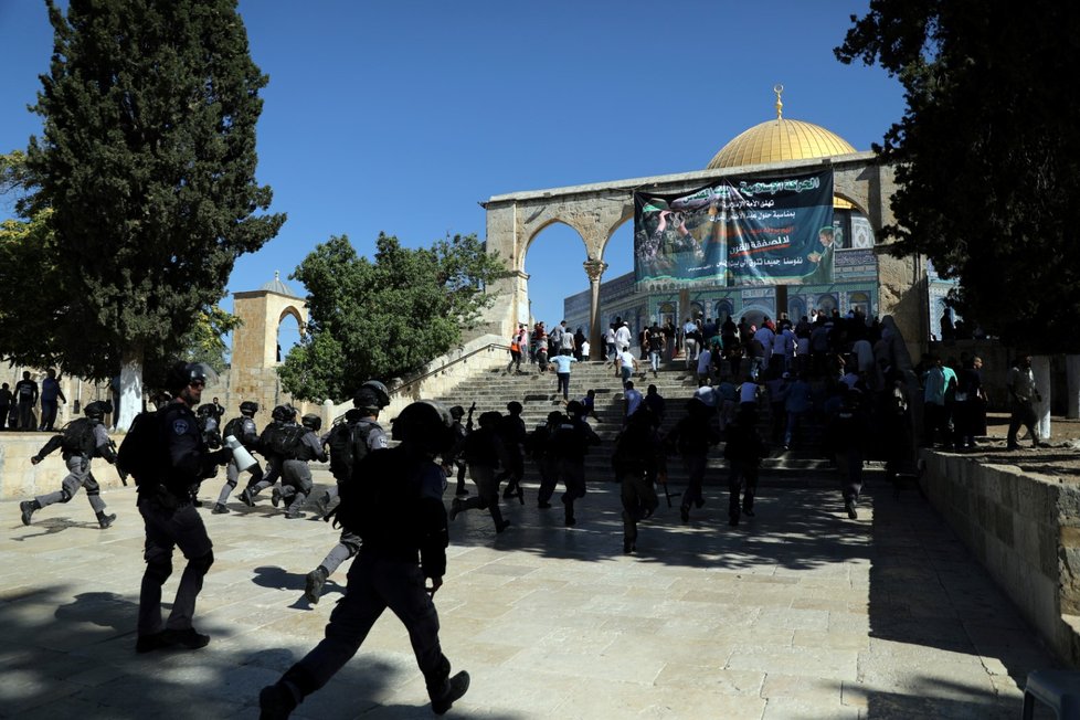 ři střetech mezi Palestinci a izraelskými bezpečnostními složkami dnes na Chrámové hoře v Jeruzalémě utrpělo zranění nejméně 14 muslimských věřících
