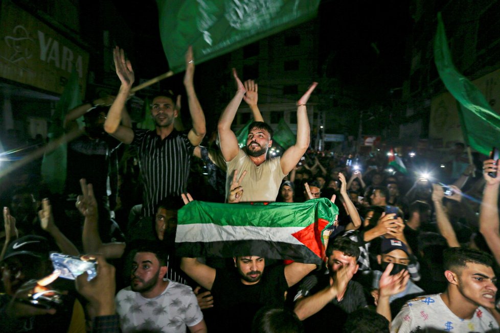 Palestinci v ulicích oslavili uzavřené příměří s Izraelem (21. 5. 2021).