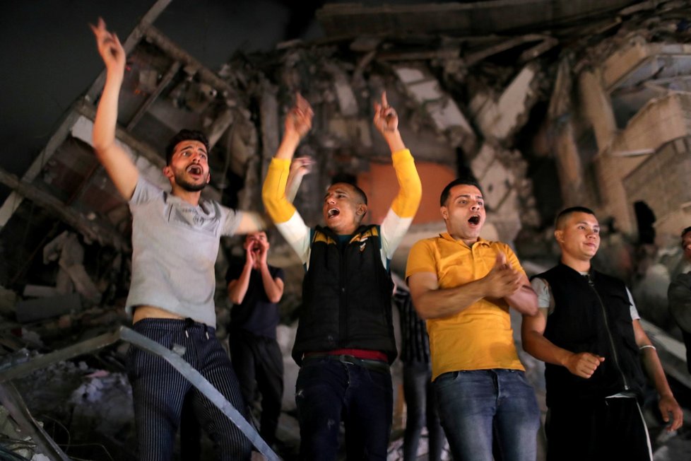 Palestinci v ulicích oslavili uzavřené příměří s Izraelem (21. 5. 2021).