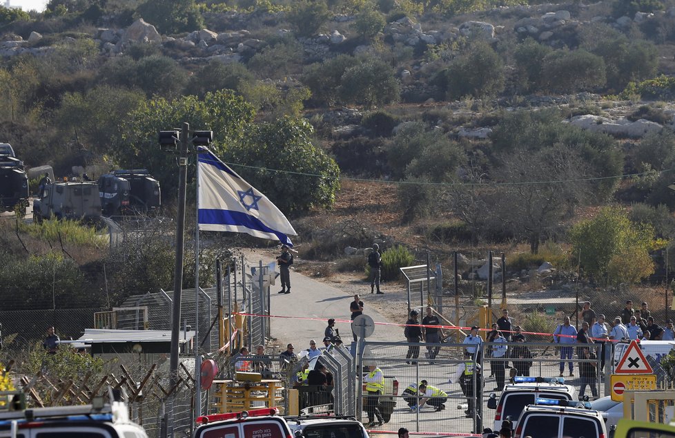 V židovské osadě Palestinec zastřelil tři izraelské policisty.