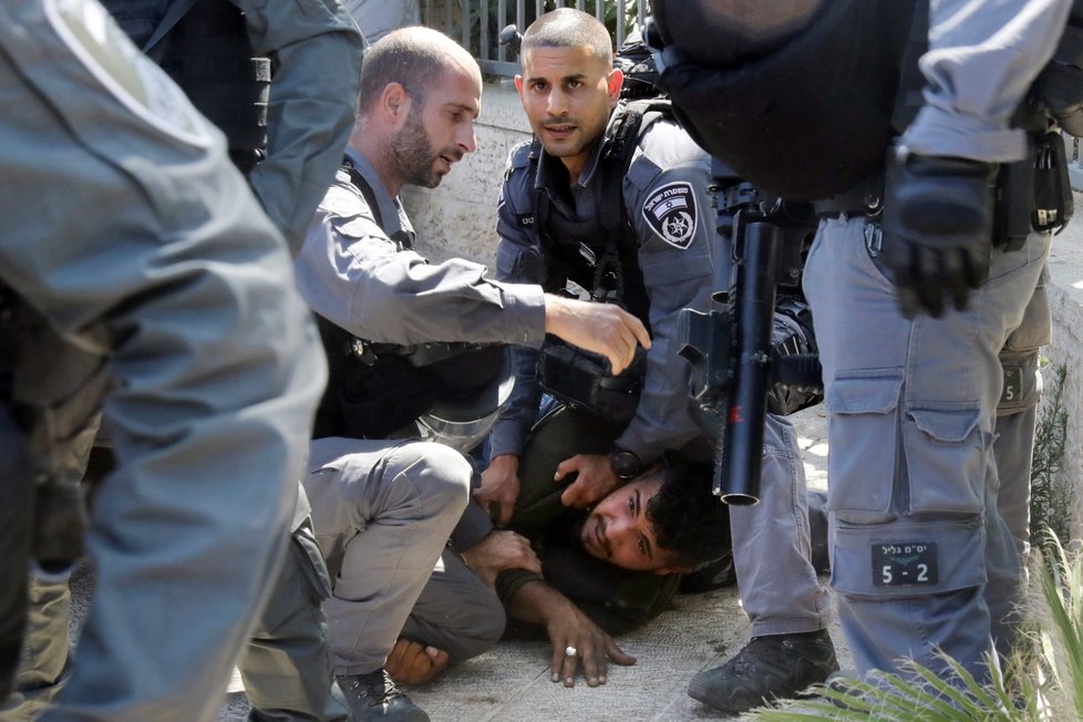Palestinci demonstrují proti izraelské vládě