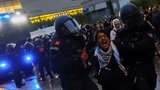 Palestinci rozpoutali peklo v ulicích: Při protestu v Berlíně hořela auta! Hrozbu potíží řeší i Češi 
