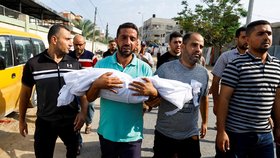 Chán Júnis v Pásmu Gazy: Lidé oplakávají své zabité blízké (10. 10. 2023).