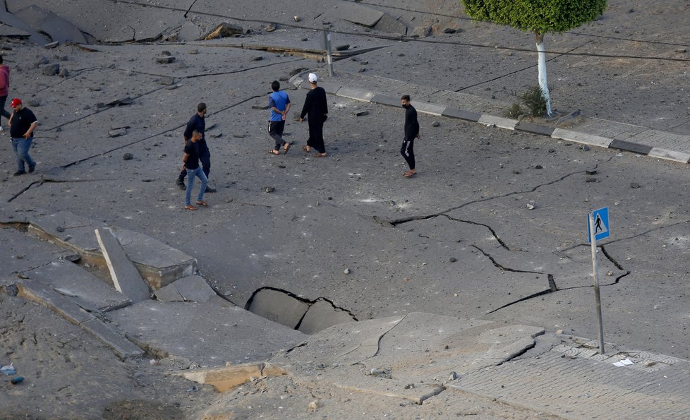 Zničené ulice po náletech v největším palestinském městě Gaza (13. 5. 2021)