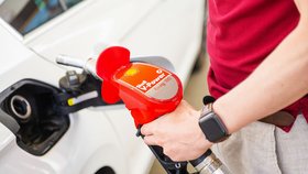 Řidiči, pozor! To jsou mýty o palivech, které škodí vašemu autu