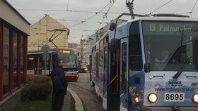 V Libni vznikla závada v kolejišti, tramvaje jezdí jinudy.