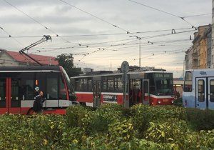 Na Palmovce se dočasně přemístí tramvajová zastávka kvůli rekonstrukci vodovodu.