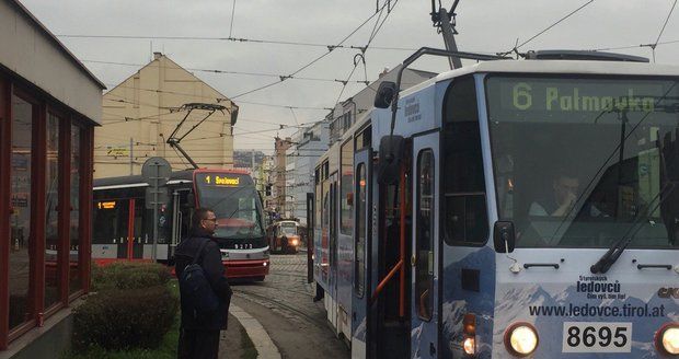 V Libni vznikla závada v kolejišti, tramvaje jezdí jinudy.