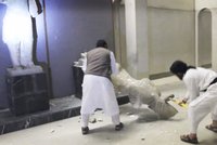 Proti barbarům z ISIS nasadili fotoarmádu. Ochrání kulturní dědictví