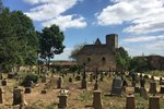 Opravovaný kostel v Šitboři na Domažlicku se hřbitovem původních německých obyvatel