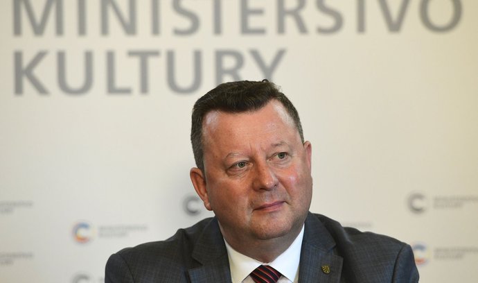 Nyní již bývalý ministr kultury Antonín Staněk (ČSSD) těsně před svým odchodem z funkce předložil návrh nového památkového zákona, který má nahradit dosud platný zákon z roku 1987.