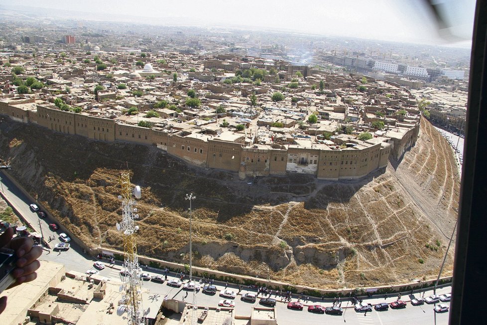Celkový pohled na citadelu z vrtulníku – je to jedna z posledních dosud archeologicky zcela neprozkoumaných památek na světě. Nikdo neví, co všechno může skrývat.