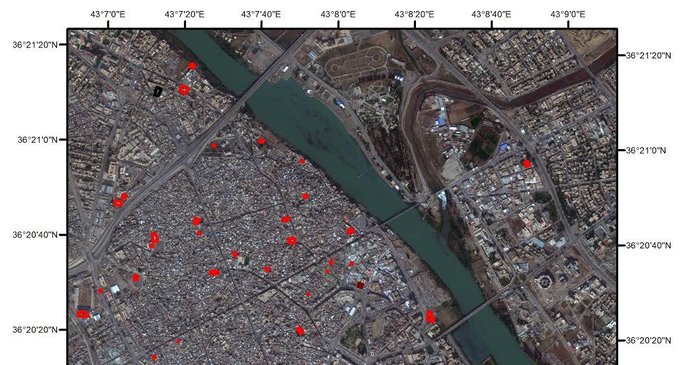 Satelitní mapa zničených objektů (islámské červeně, křesťanské černě)
