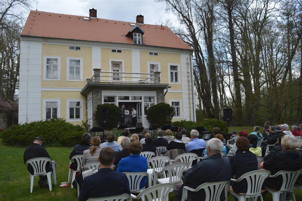 Památník Karla Čapka ve Strži u Dobříše