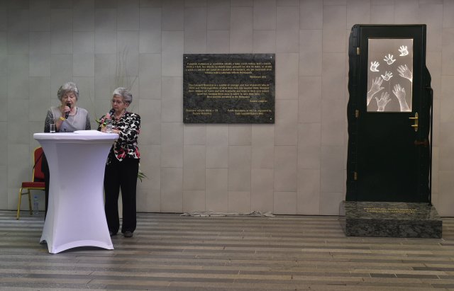 Na hlavním nádražím v Praze odhalili památník, který odkazuje na skutky Nicolase Wintona.