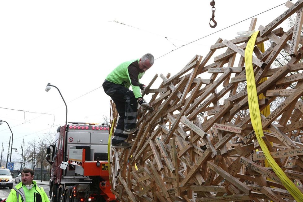 U Památníku Ticha proběhla pieta k 80. výročí potopení lodě Patria