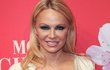 Pamela Anderson (51) se svých silikonů nakonec vzdala, přesto ale v obličeji vypadá, že podstoupila několik dalších chirurgických zákroků.