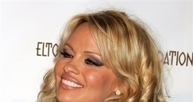 Pamela Anderson randí se šejkem z Abú Dhabí