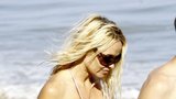 Pamela: Předvedla bříško na pláži v Malibu