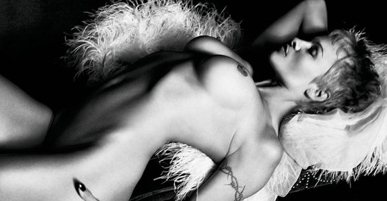 Pamela Anderson nafotila krásné akty pro francouzský módní magazín