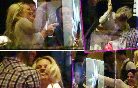 Opilá Pamela Anderson svádí chlapy na sexy tanec