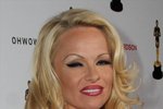 Pamela Anderson nutně potřebuje vizážistu