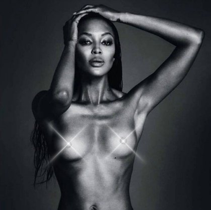 Naomi Campbell a Pamela Anderson pověsily na internet své nahé fotky.