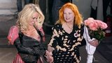 Pamela Anderson: Na mole jí z šatů vyskočilo prso!