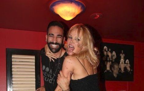 Pamela Anderson a Adil Rami
