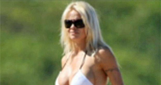 Pamela Anderson v dobách, kdy její bříško bylo ještě ploché...