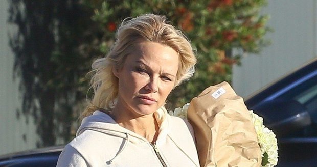 Pamela Anderson na nákupech