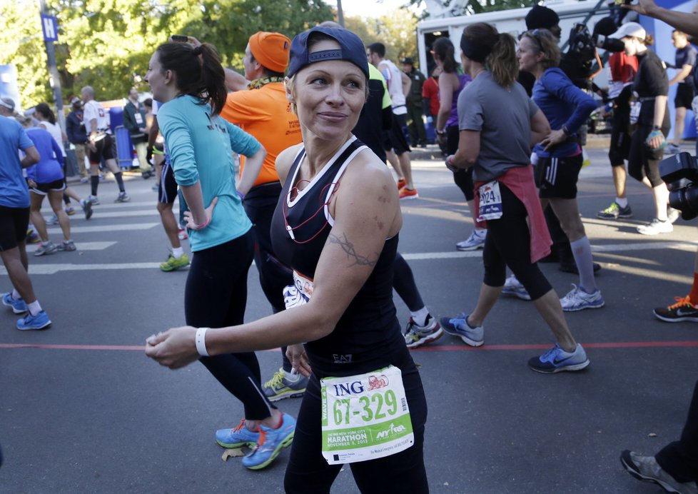 Ošmikaná Pamela se rozhodla běžet newyorský maraton.