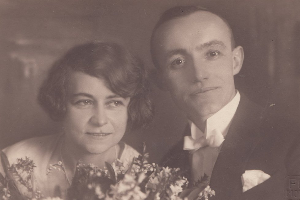 Svatební foto rodičů, Johann Husch a Hedvika rozená Weissová.