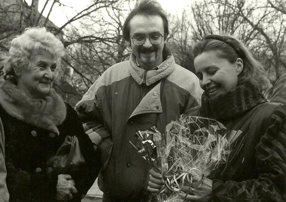 Olga Dolníčková v Dolních Dunajovicích s dr. Blažkem a velvyslankyní Československa v Rakousku Magdou Vašáryovou v roce 1990