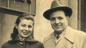 20. března 1958 – Jiří Blatný, bezprostředně po propuštění z vězení, navštívil svou snoubenku v Praze a nechali se společně vyfotografovat.