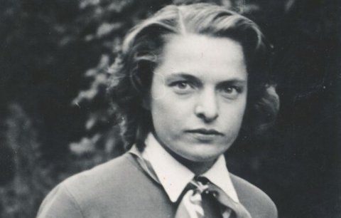 Věra Nováková: Komunisti ji vyhodili z vysoké školy a 40 let nesměla vystavovat
