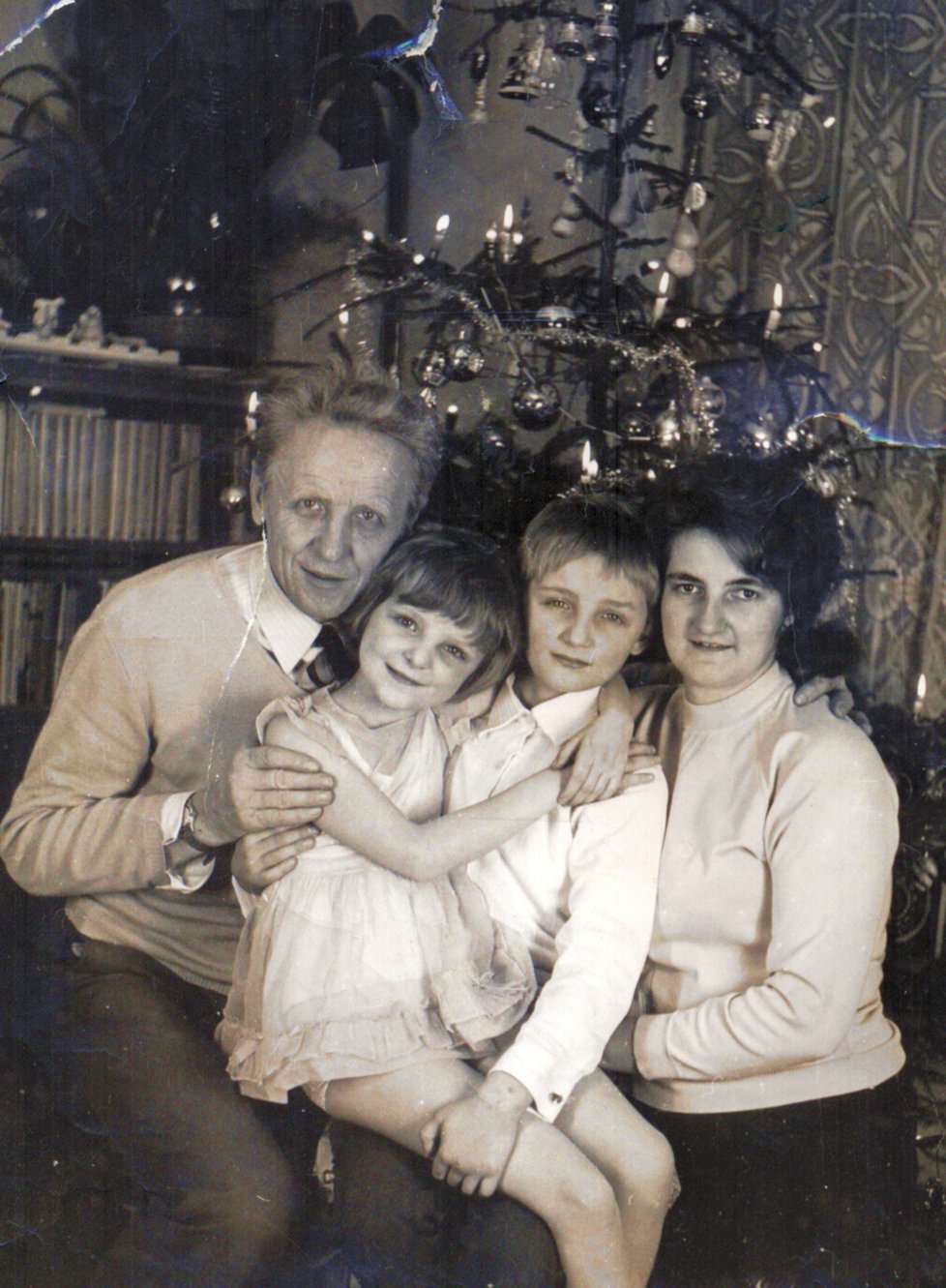 Ludmila Čechová s manželem a dětmi