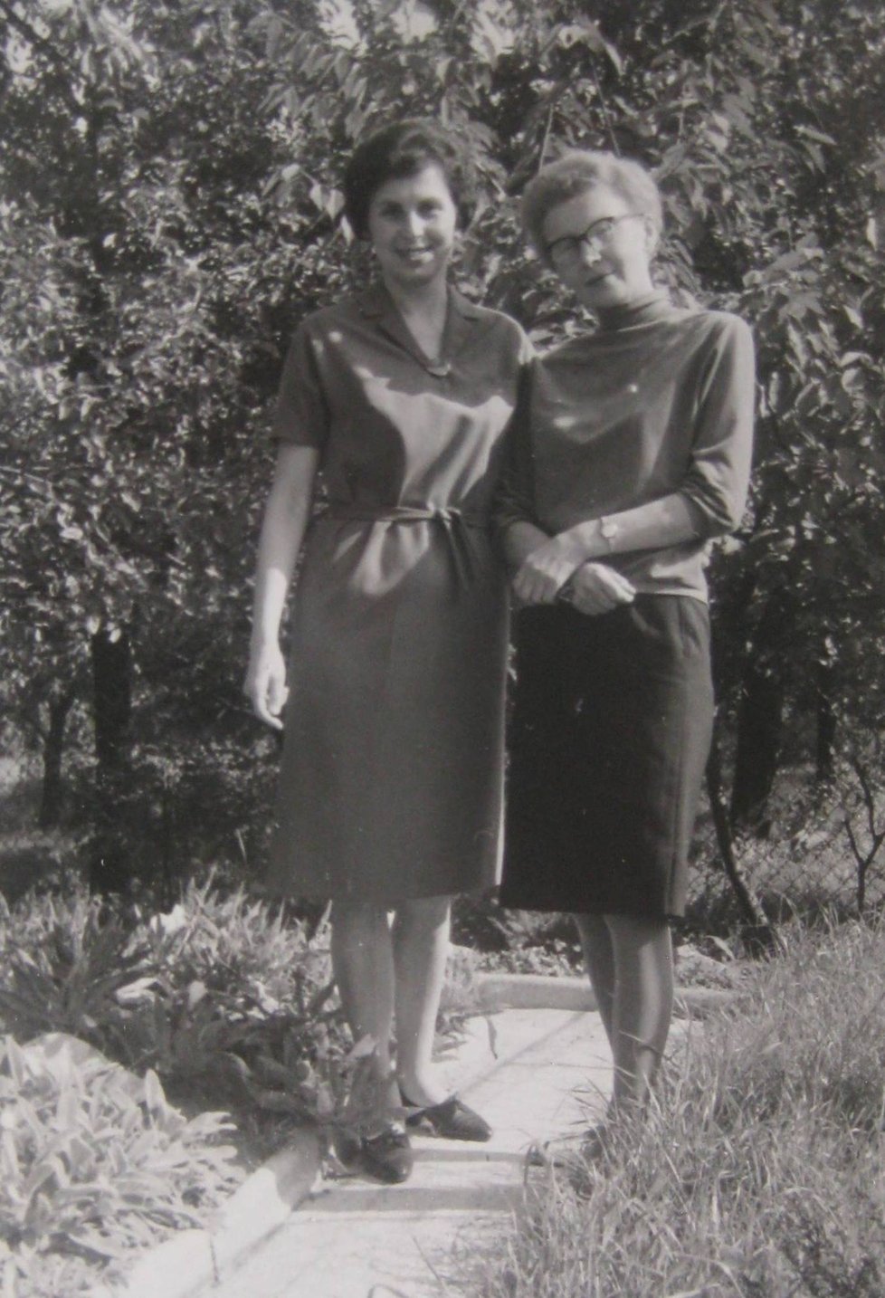 Karla Charvátová se sestrou