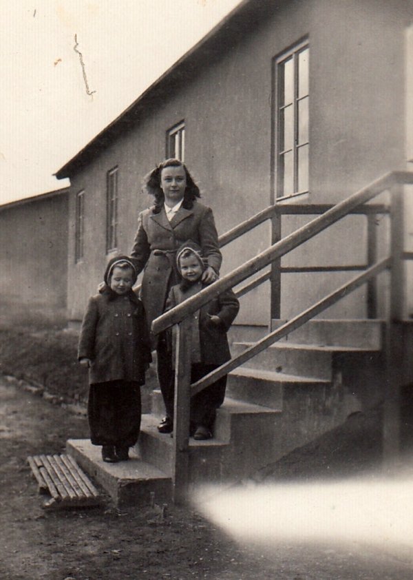 Irena Hešová se Stáňou a Máničkou Kloudovými ve Svatobořicích