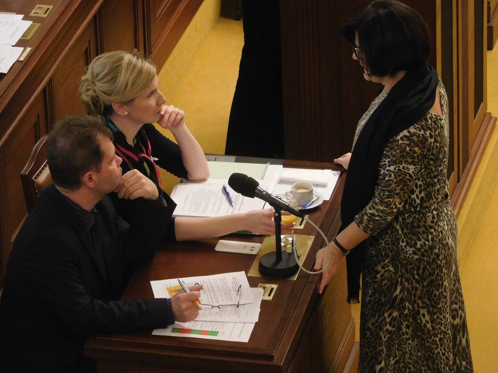 Školský zákon a pamlsková vyhláška se řešily ve Sněmovně (18. 1. 2016).