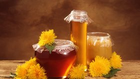 Hit jara: Uvařte si pampeliškový med! Je levný, rychlý a hlavně vynikající
