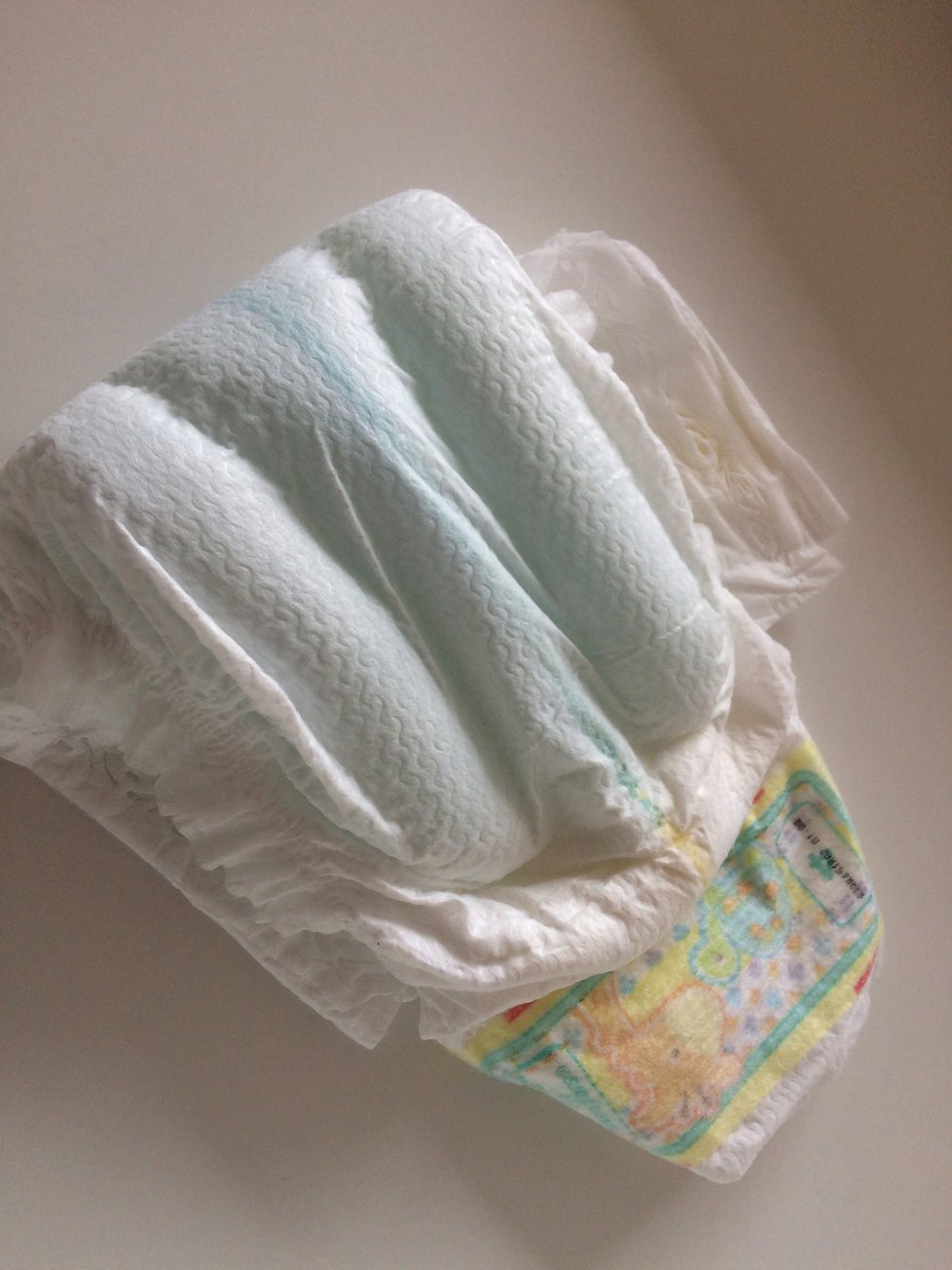 Pampers Premium mají po inovaci síťku. Podle některých rodičů je ale spíše na škodu.