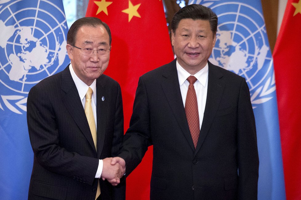 Generální tajemník OSN Pan Ki-mun s čínkým prezidentem Si Ťin-pchingem