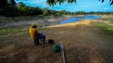 Nízká hladina vody v jezeře Alajuela, které kanál zásobuje